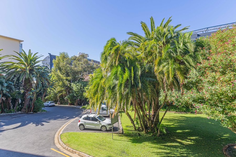 1 Bedroom Property for Sale in Sea Point Western Cape